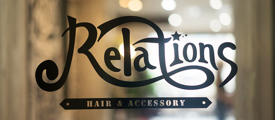 美容室Relations（リレーションズ）のエントランス扉